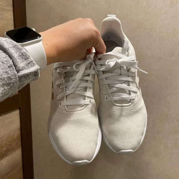 Adidas Sneakers 👟 - Picture 2 of 2